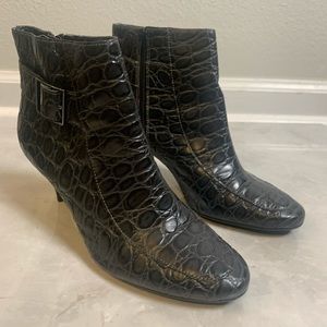 TALBOT LEATHER GRAY SNAKE SKIN BOOTIES